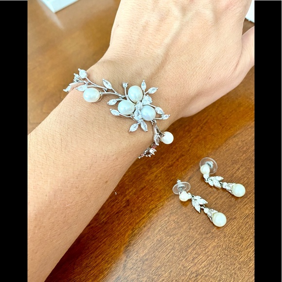 Bridal/Evening Formal Jewelry Bracelet/Earrings Set - Picture 4 of 9